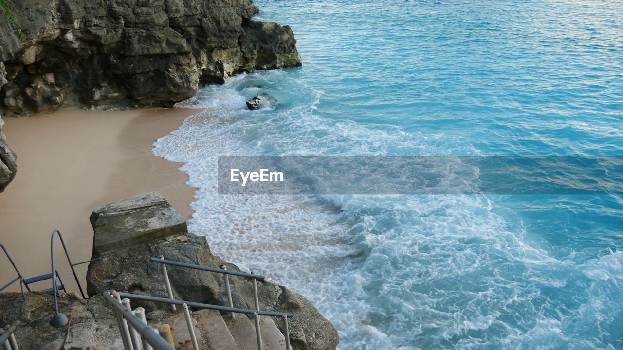 HIGH ANGLE VIEW OF SEA BY ROCK FORMATION