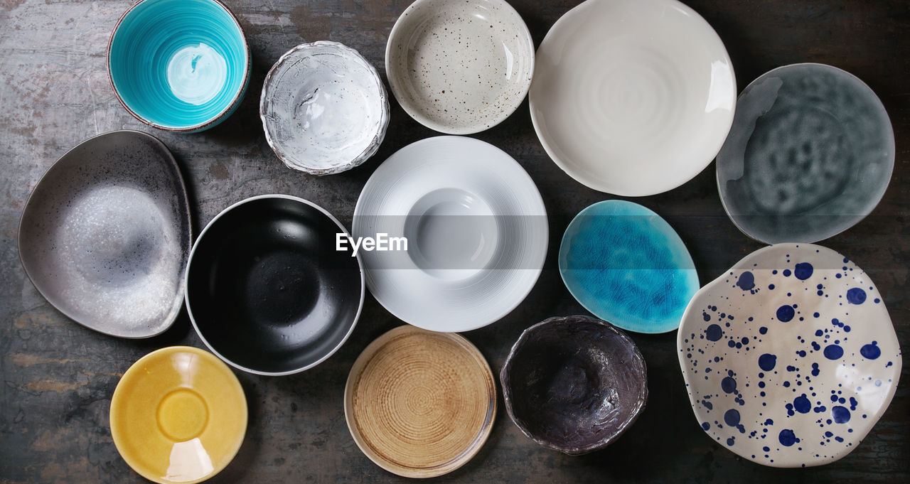 HIGH ANGLE VIEW OF MULTI COLORED EGGS ON TABLE