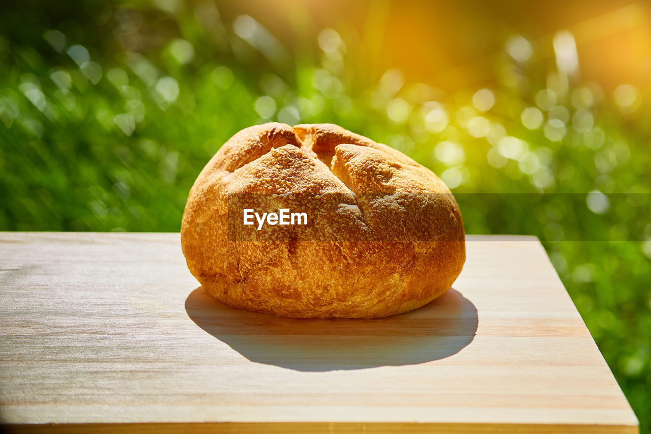 CLOSE-UP OF BREAD IN PLATE ON TABLE