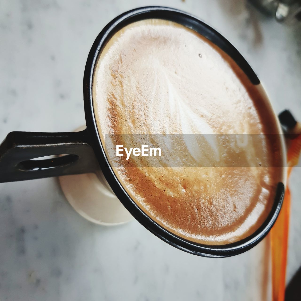 HIGH ANGLE VIEW OF CAPPUCCINO IN CUP ON TABLE