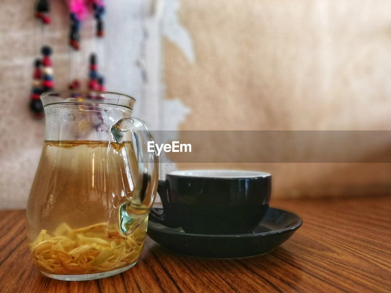 CLOSE-UP OF DRINK IN GLASS ON TABLE