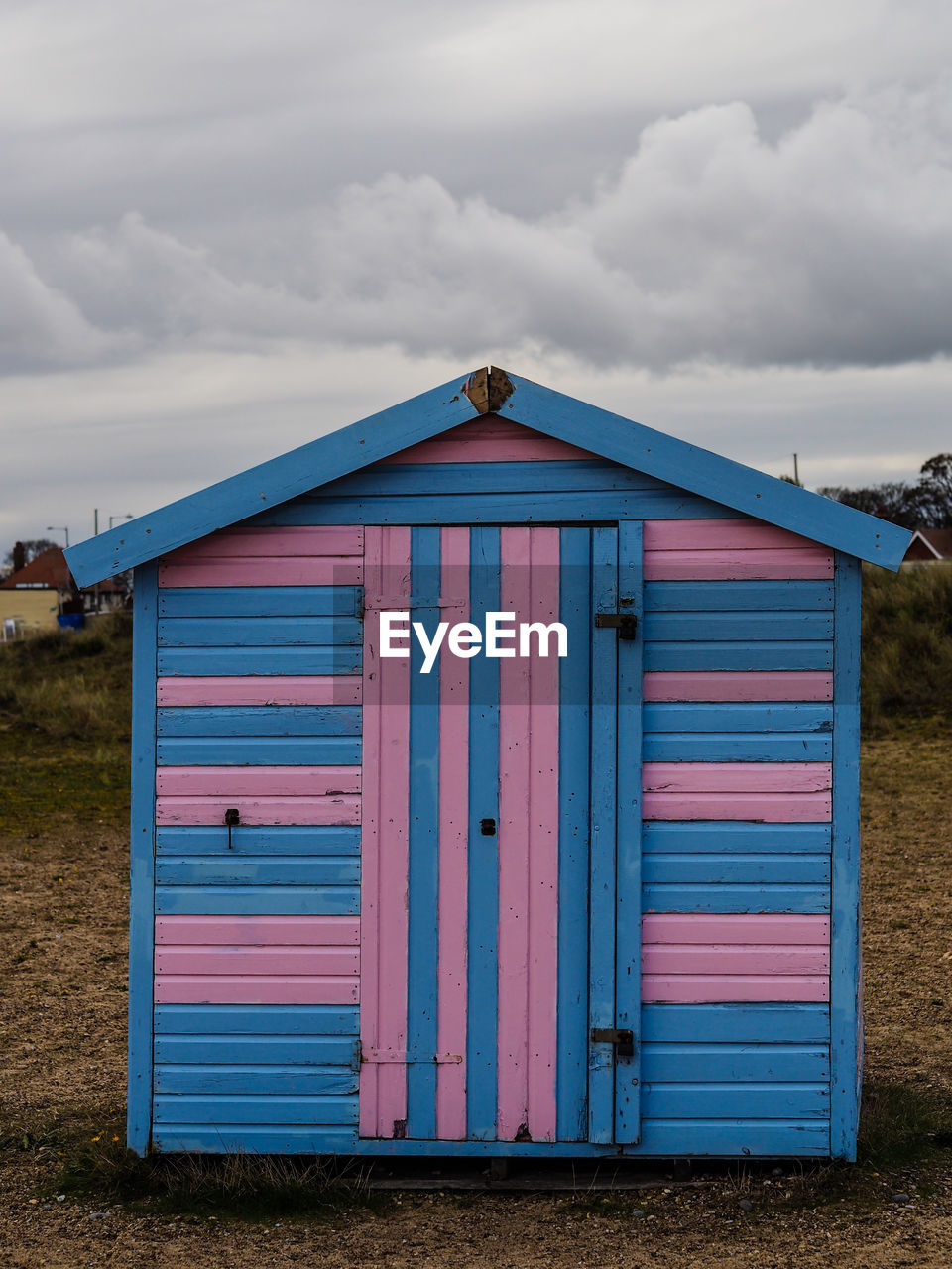 Pink and blue wooden beach hut great yarmouth close up details