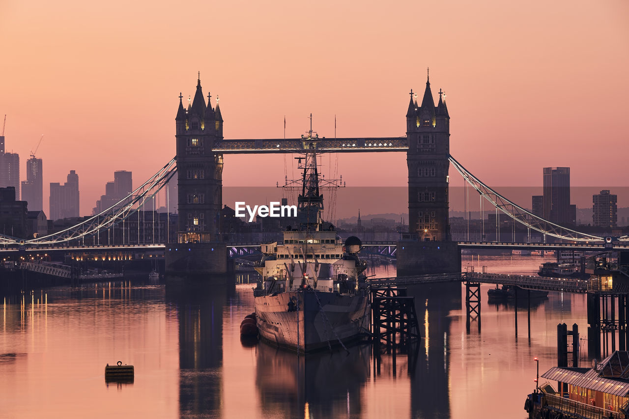 View of tower bridge against skyscrapers. urban skyline of london at morning light, united kingdom.