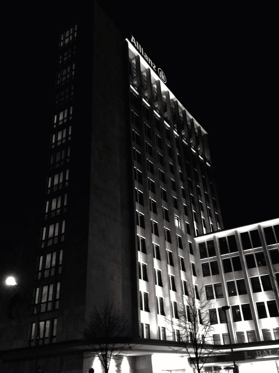 LOW ANGLE VIEW OF MODERN BUILDING AT NIGHT