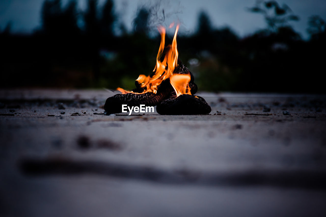 CLOSE-UP OF BURNING FIRE ON WOOD