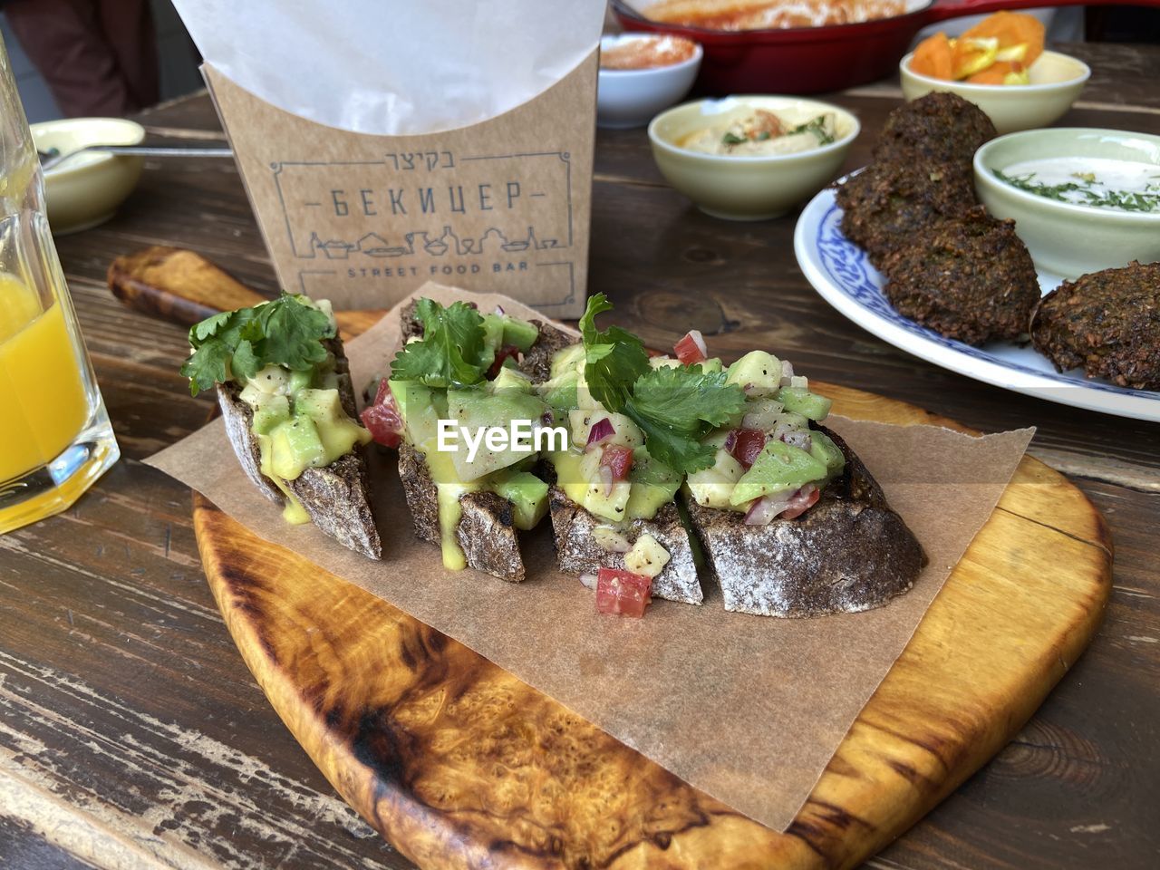 HIGH ANGLE VIEW OF FOOD SERVED IN PLATE