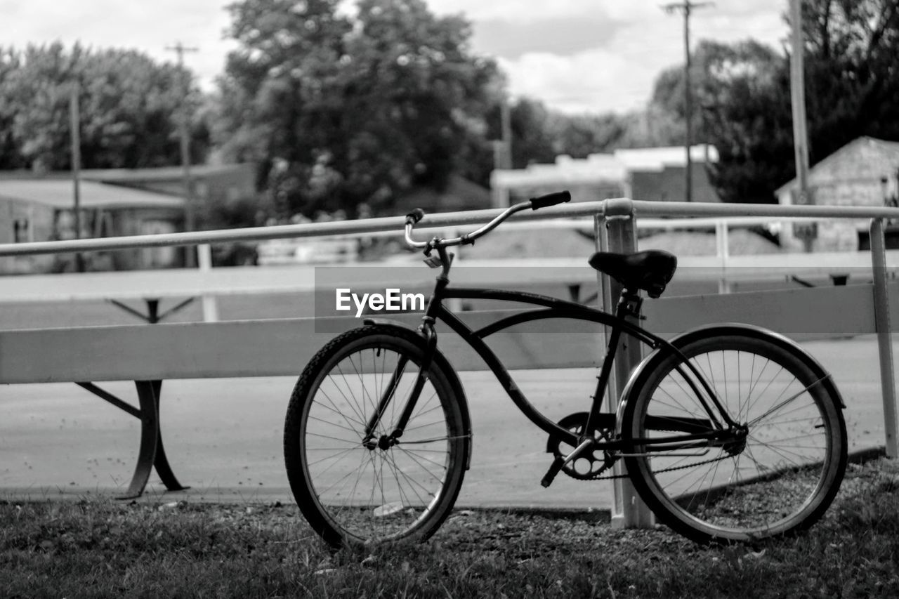 BICYCLE IN PARK