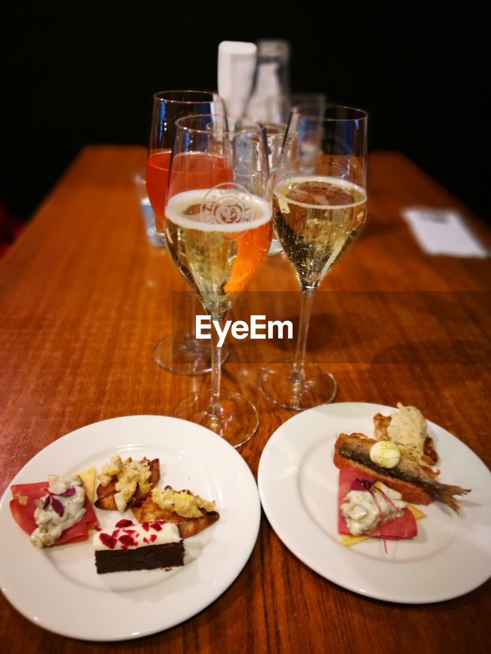 HIGH ANGLE VIEW OF FOOD ON TABLE