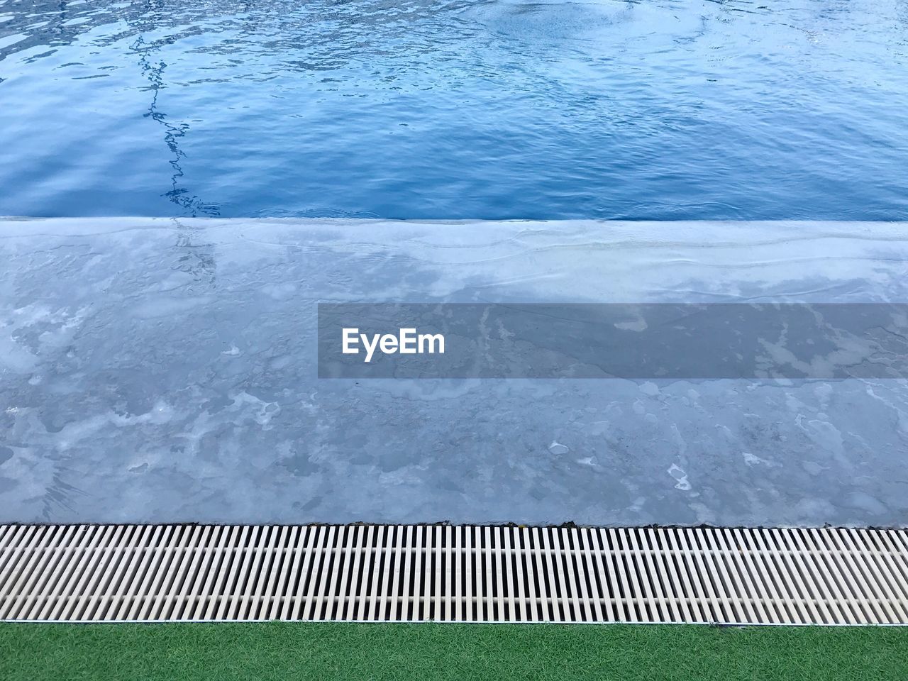 HIGH ANGLE VIEW OF SWIMMING POOL IN WINTER