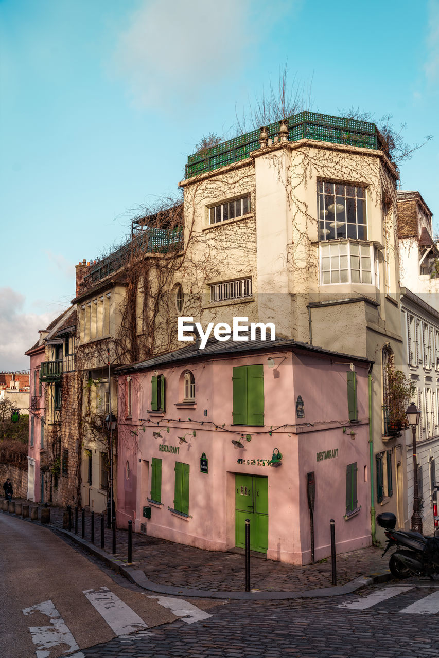 architecture, town, building exterior, built structure, sky, urban area, city, neighbourhood, street, building, nature, road, ancient history, cloud, travel destinations, history, cityscape, the past, house, no people, residential district, day, old, outdoors, travel, residential area