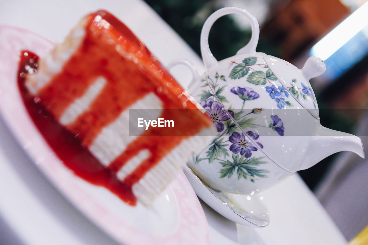 HIGH ANGLE VIEW OF ICE CREAM ON TABLE