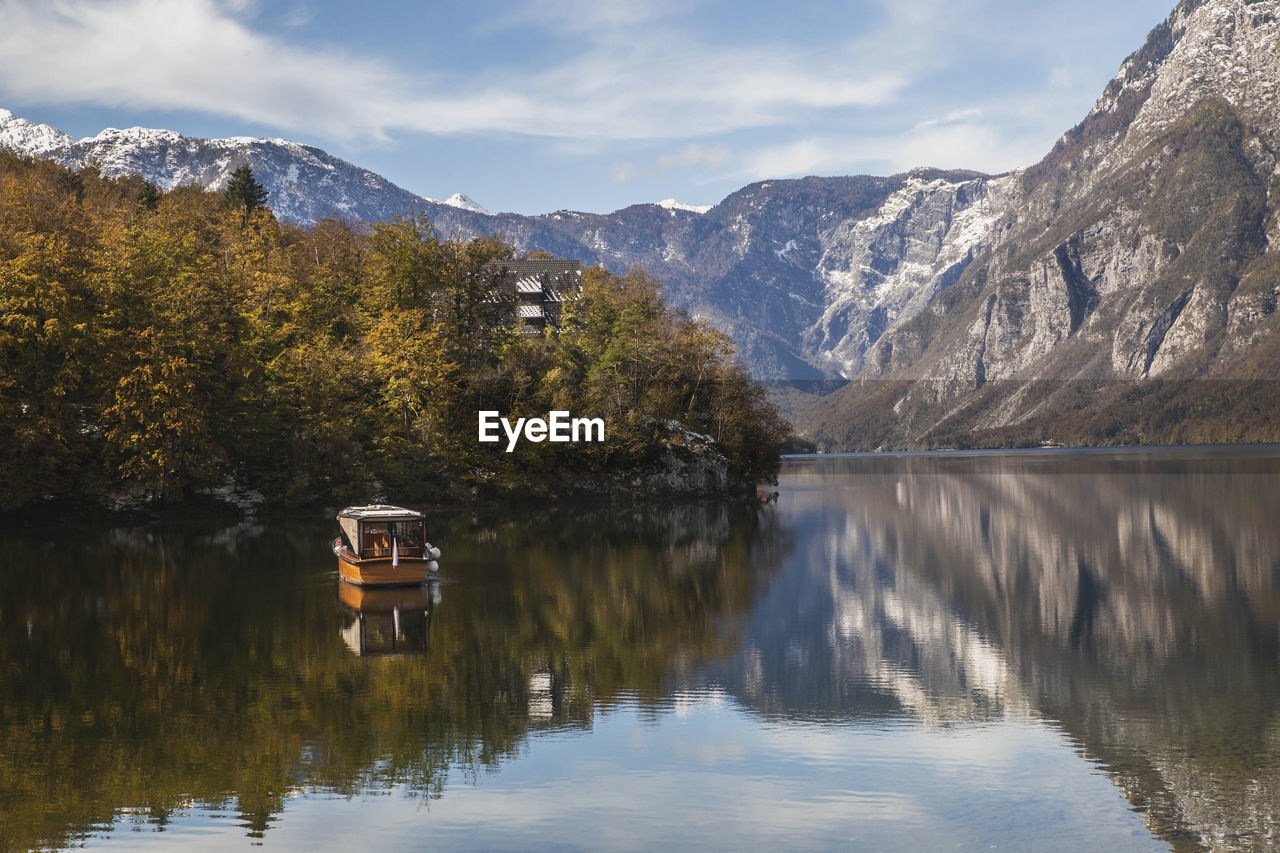 Picturesque lake bohinj which reflects the alps. triglav national park in slovenia in autumn