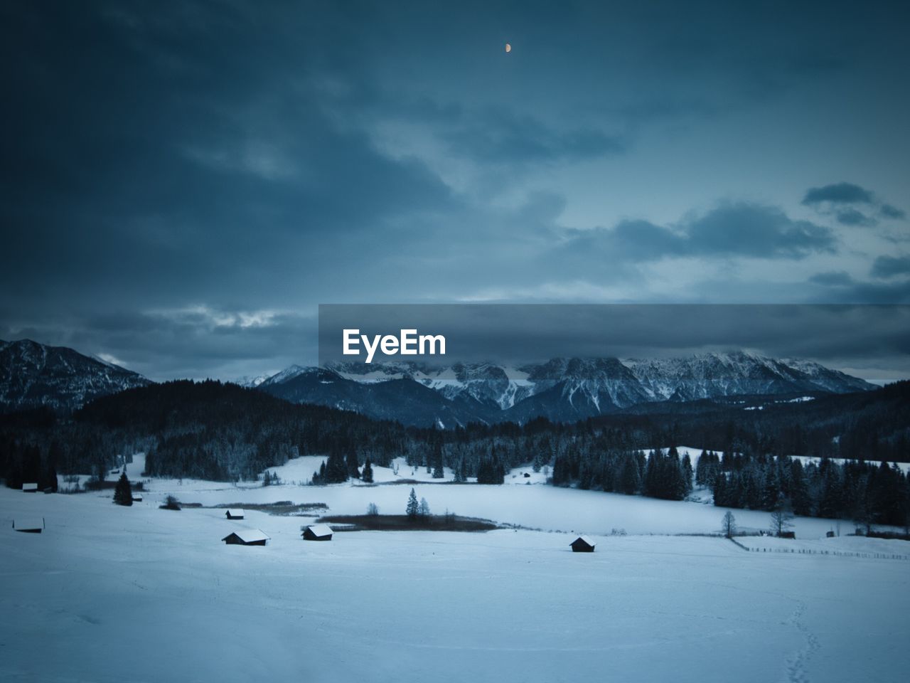 SNOW COVERED MOUNTAINS AGAINST SKY