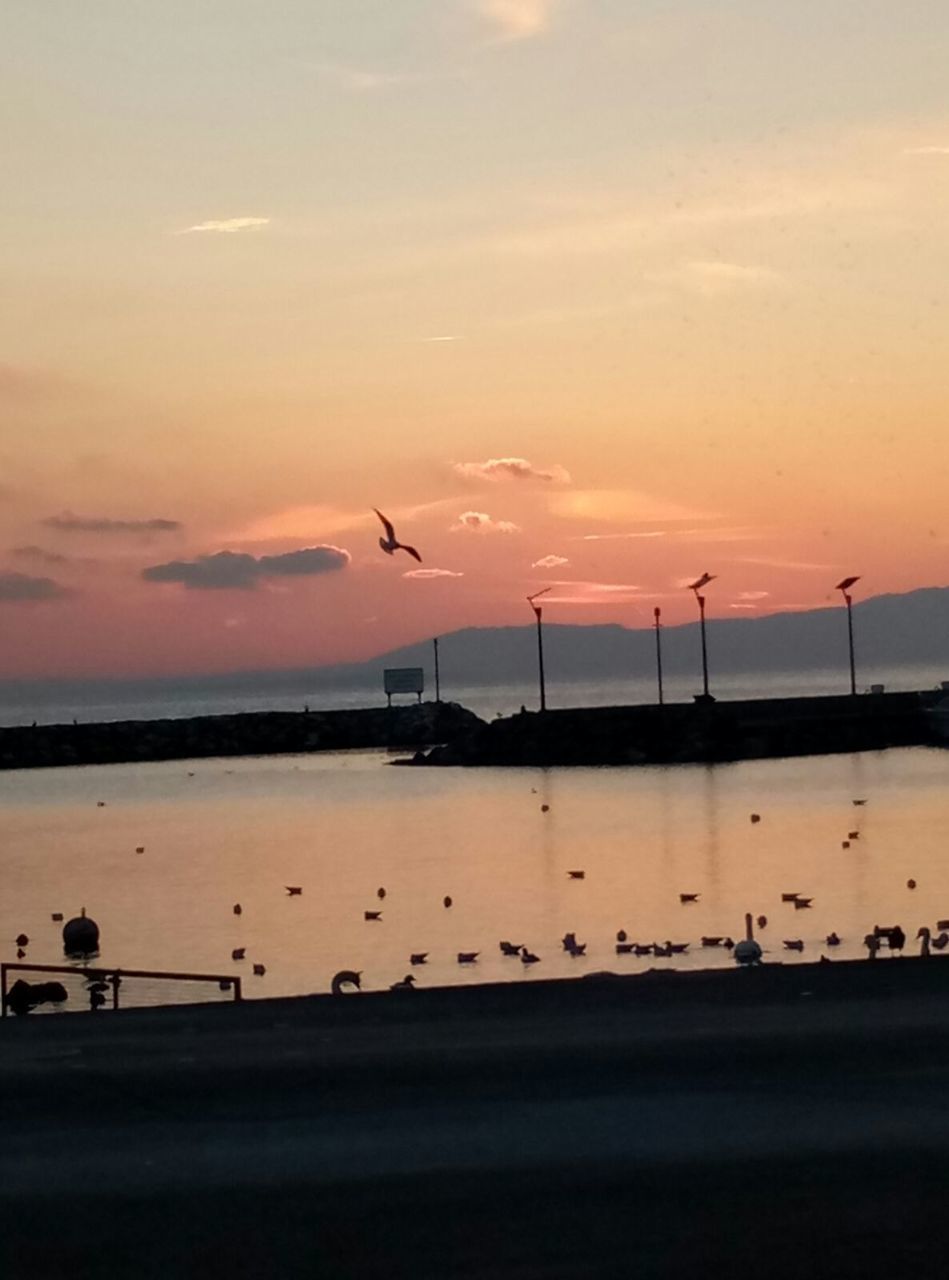 SCENIC VIEW OF SEA AGAINST SKY AT SUNSET