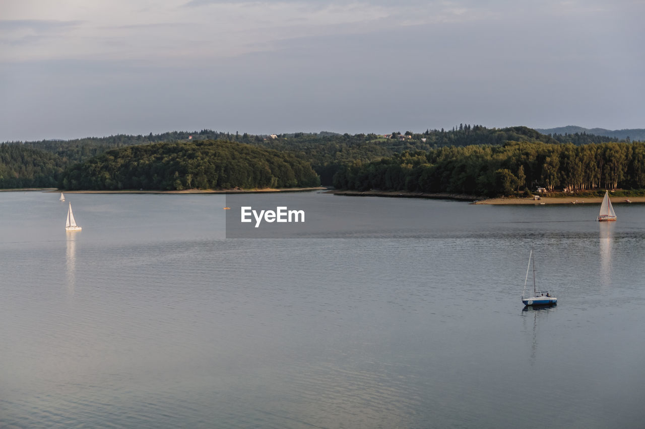 VIEW OF LAKE AGAINST SKY