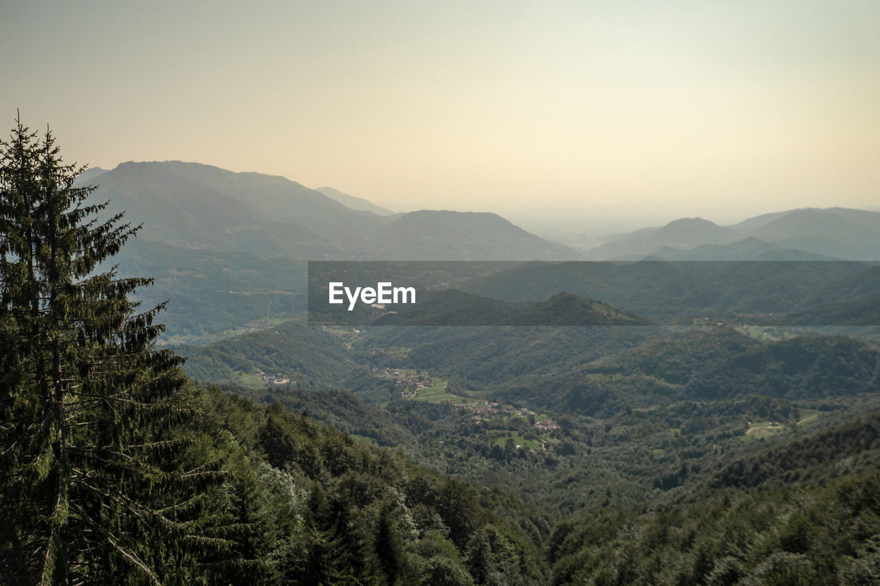 SCENIC VIEW OF MOUNTAIN RANGE AGAINST SKY