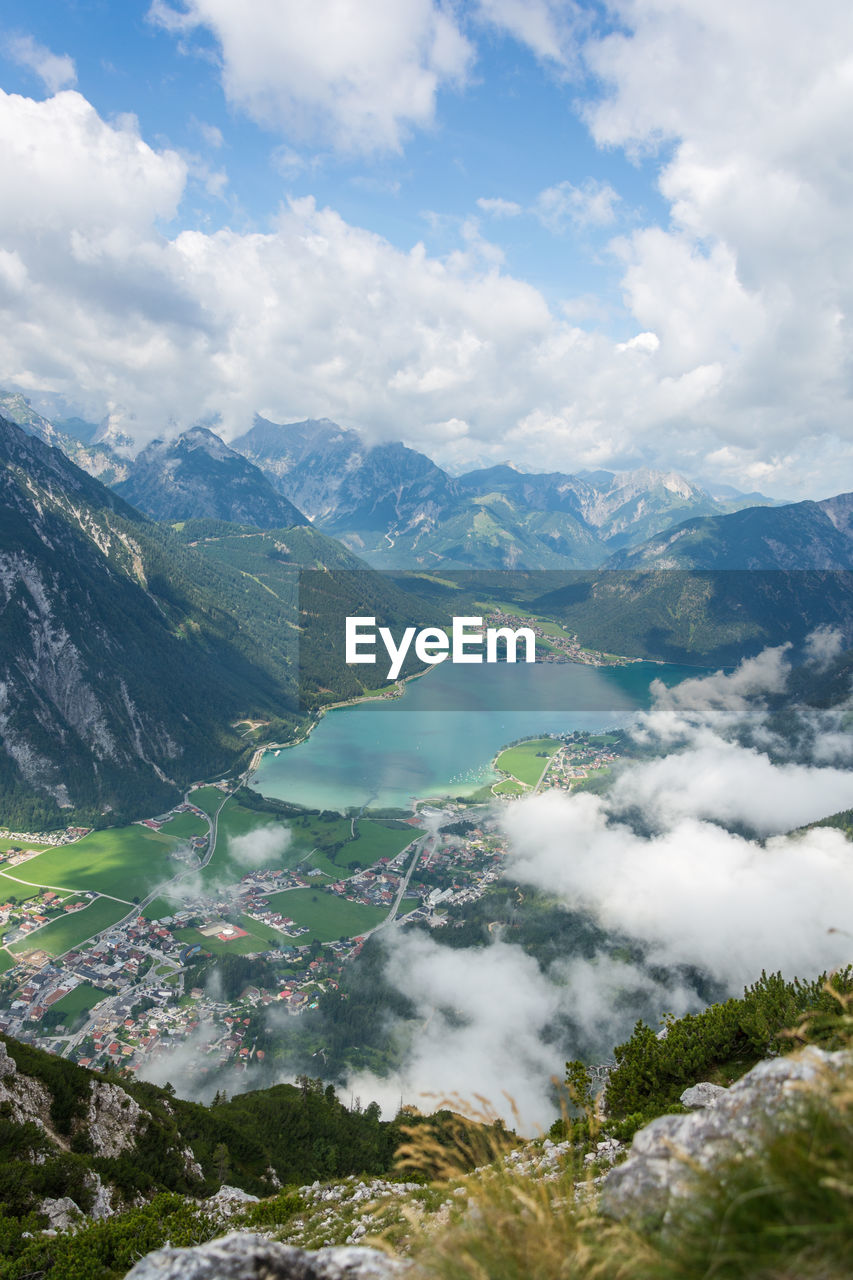 Panoramic view of a mountain lakr