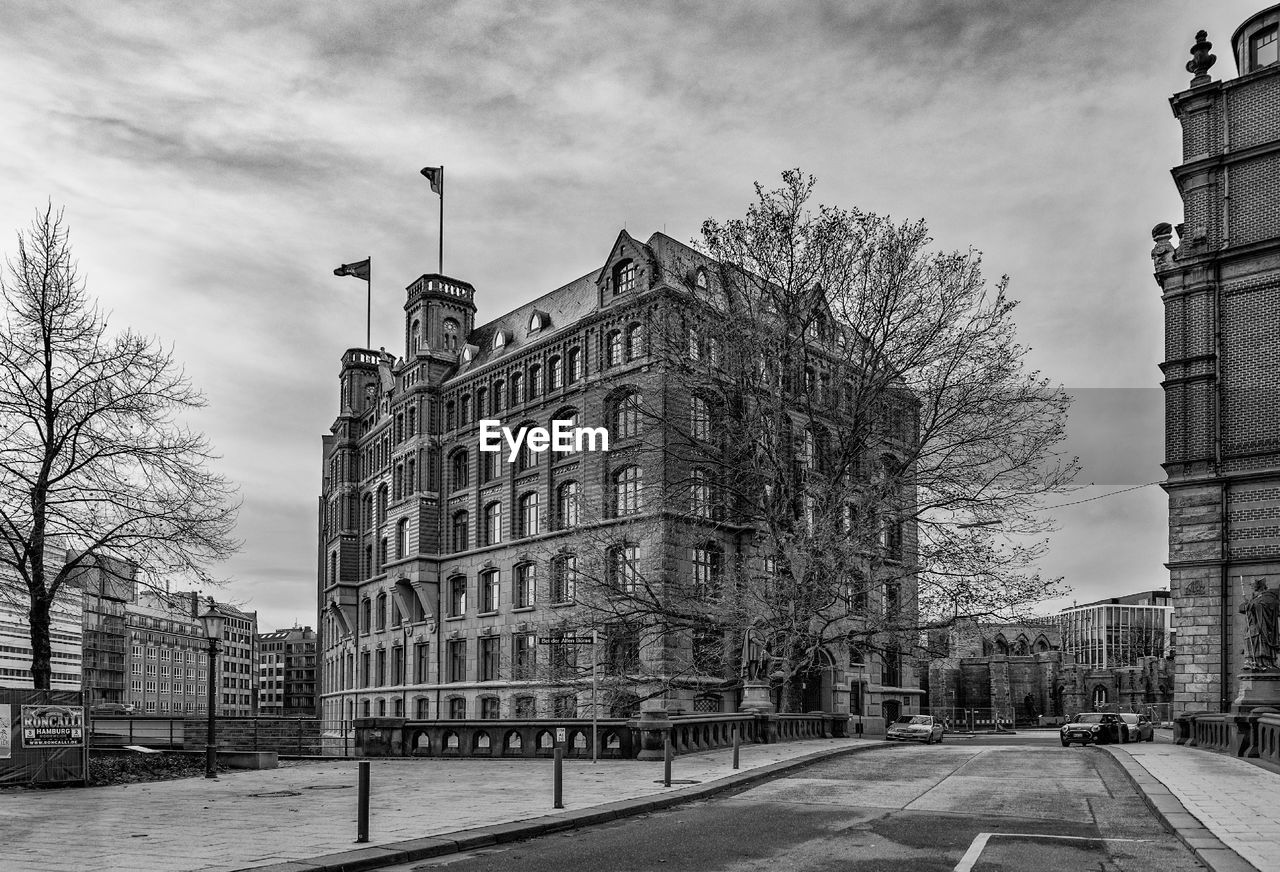 BUILDINGS IN CITY AGAINST SKY