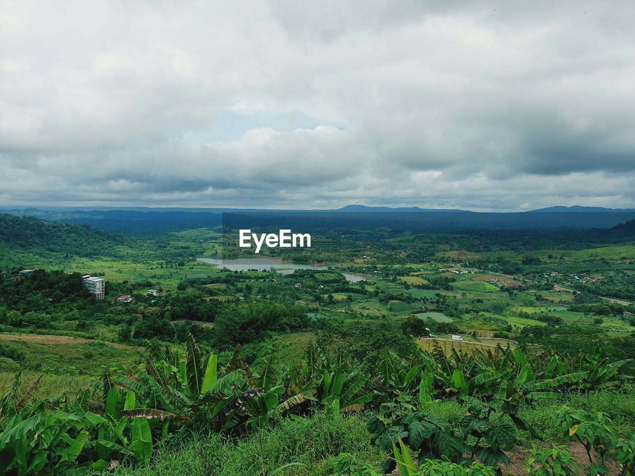 IDYLLIC SHOT OF LANDSCAPE AGAINST SKY