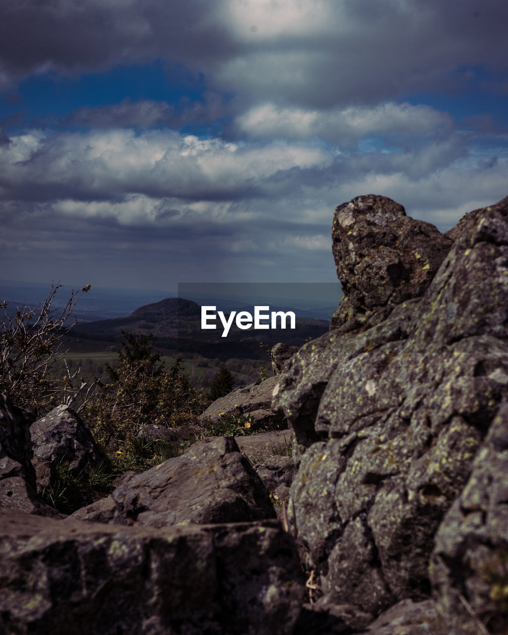 SCENIC VIEW OF ROCK FORMATION AGAINST SKY