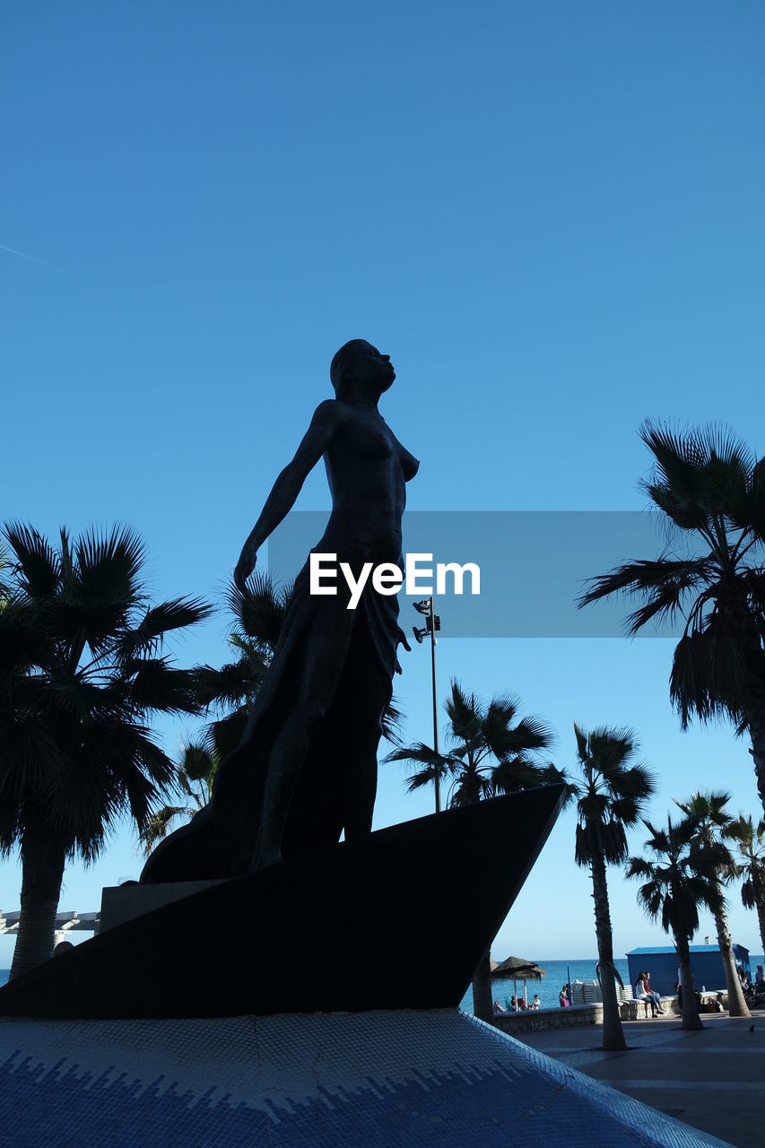 LOW ANGLE VIEW OF STATUE OF PALM TREES