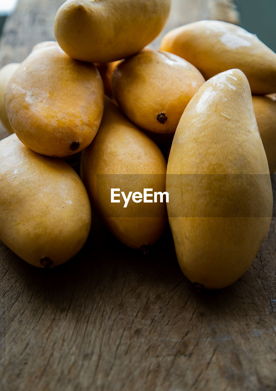 HIGH ANGLE VIEW OF FRUITS ON TABLE