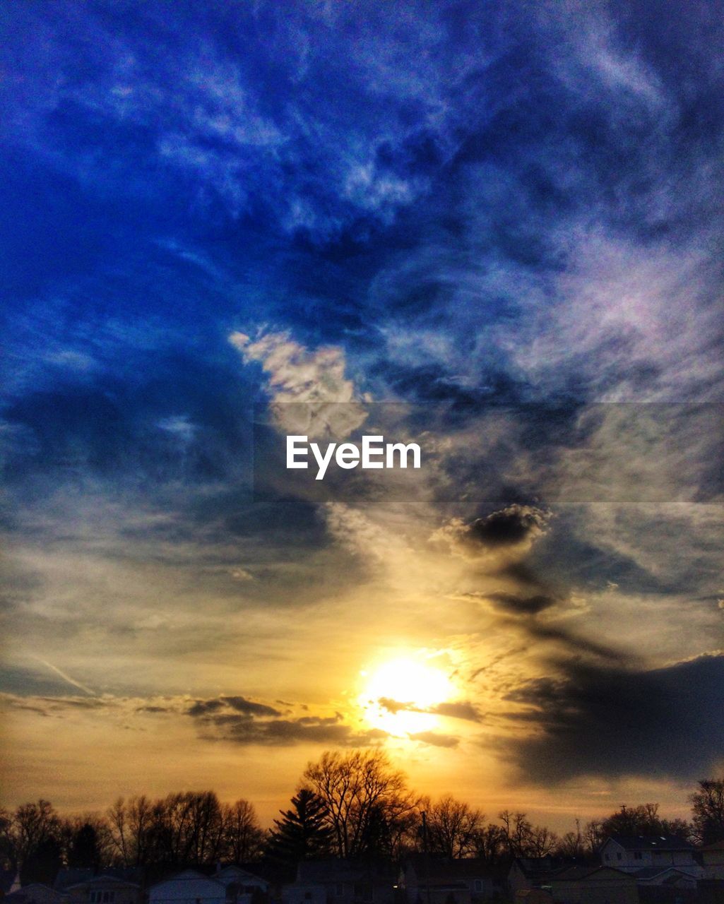 LOW ANGLE VIEW OF DRAMATIC SKY DURING SUNSET