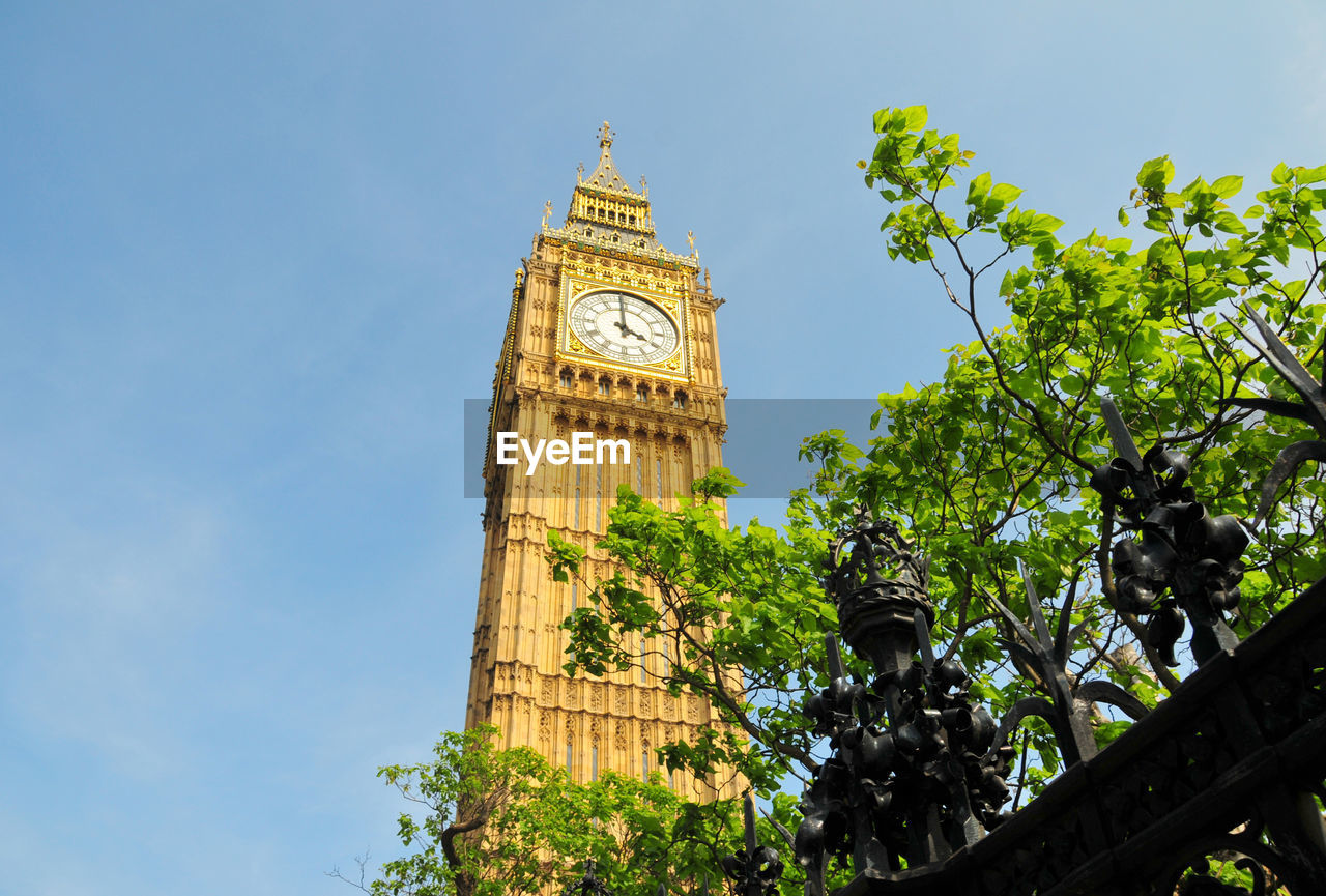 Photos of the famous big ben clock in london, england