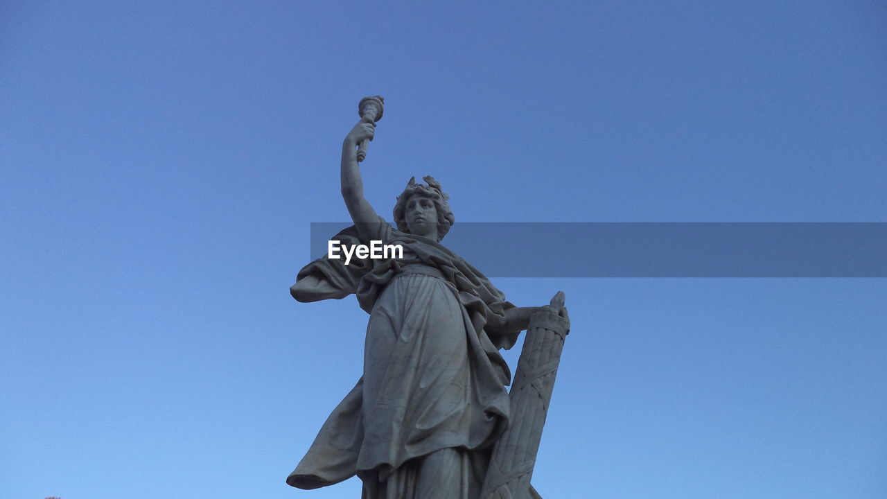 LOW ANGLE VIEW OF STATUE OF A BLUE SKY