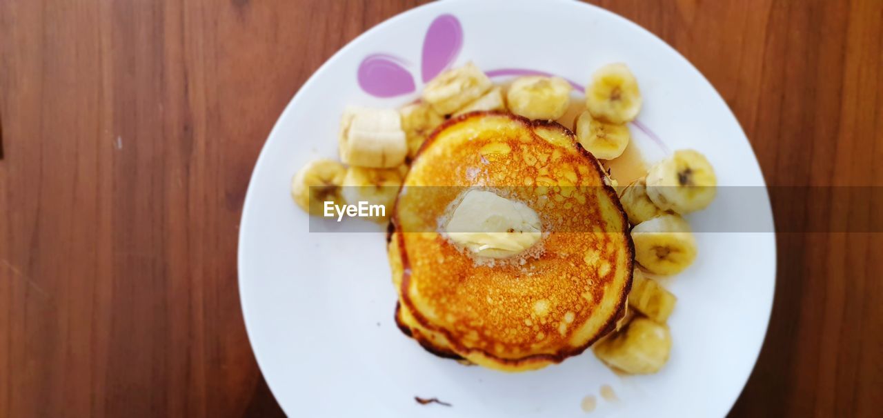 HIGH ANGLE VIEW OF BREAKFAST ON TABLE