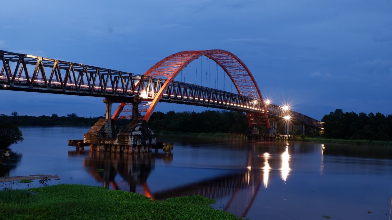 VIEW OF BRIDGE OVER RIVER AGAINST SKY