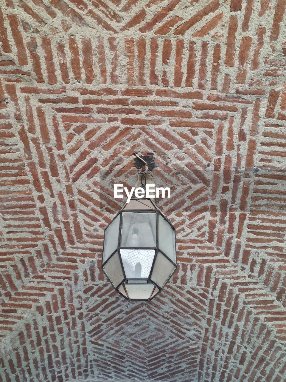 LOW ANGLE VIEW OF ELECTRIC LAMP ON CEILING