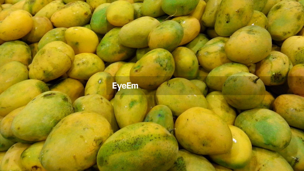 FULL FRAME SHOT OF ORANGES