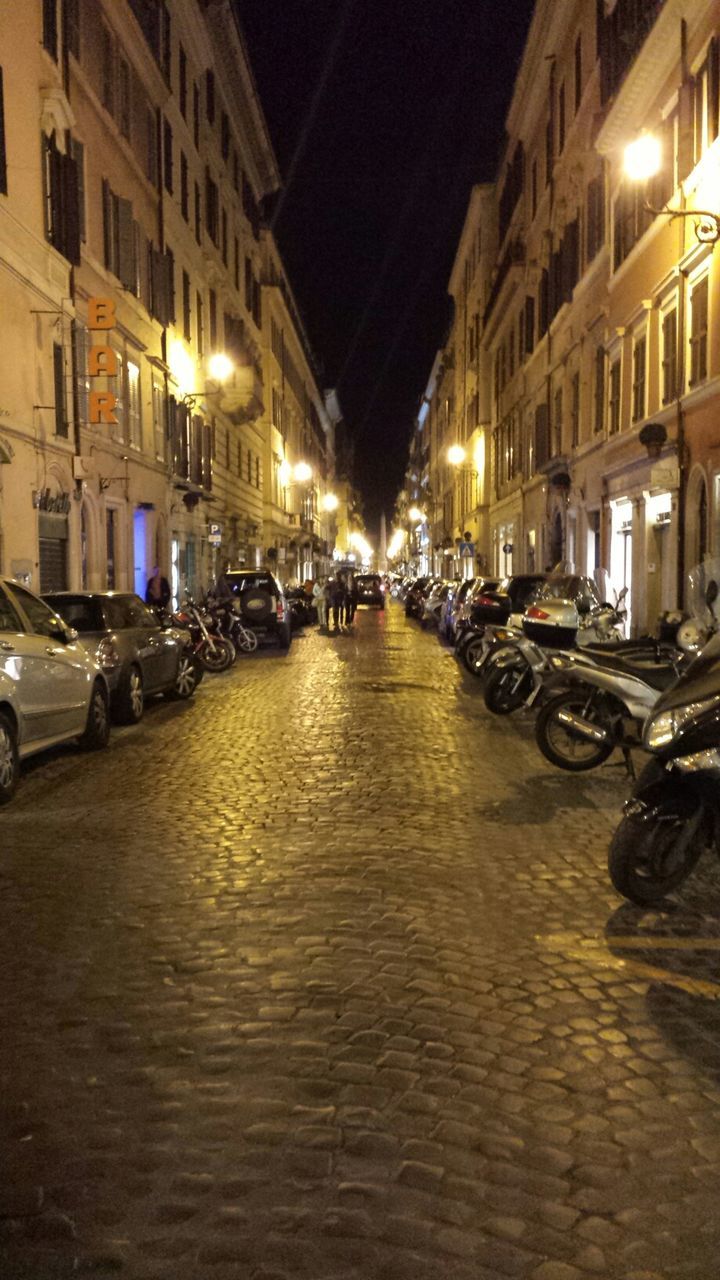 ILLUMINATED STREET LIGHTS IN CITY