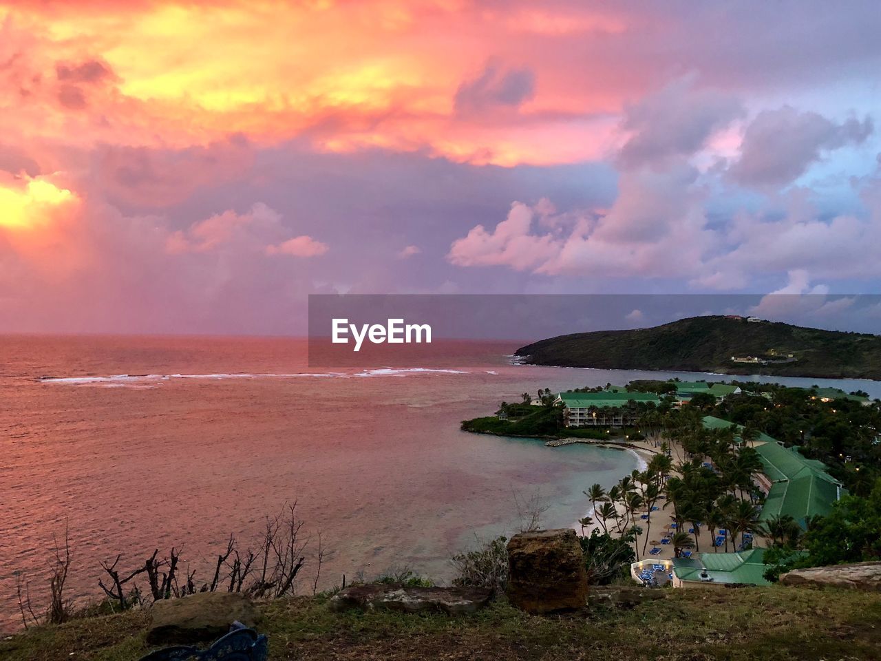 SCENIC VIEW OF BEACH AGAINST SKY AT SUNSET