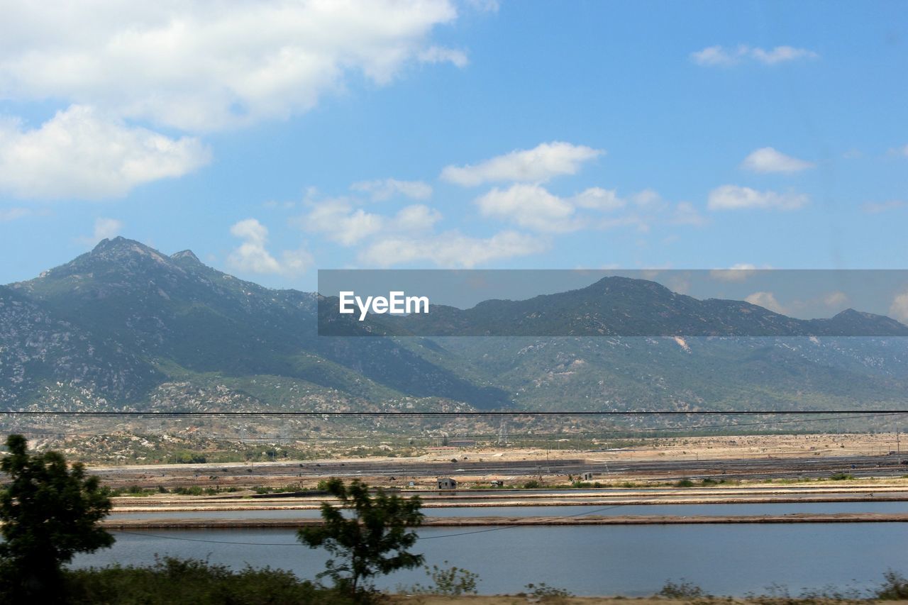 SCENIC VIEW OF LAKE AGAINST MOUNTAINS