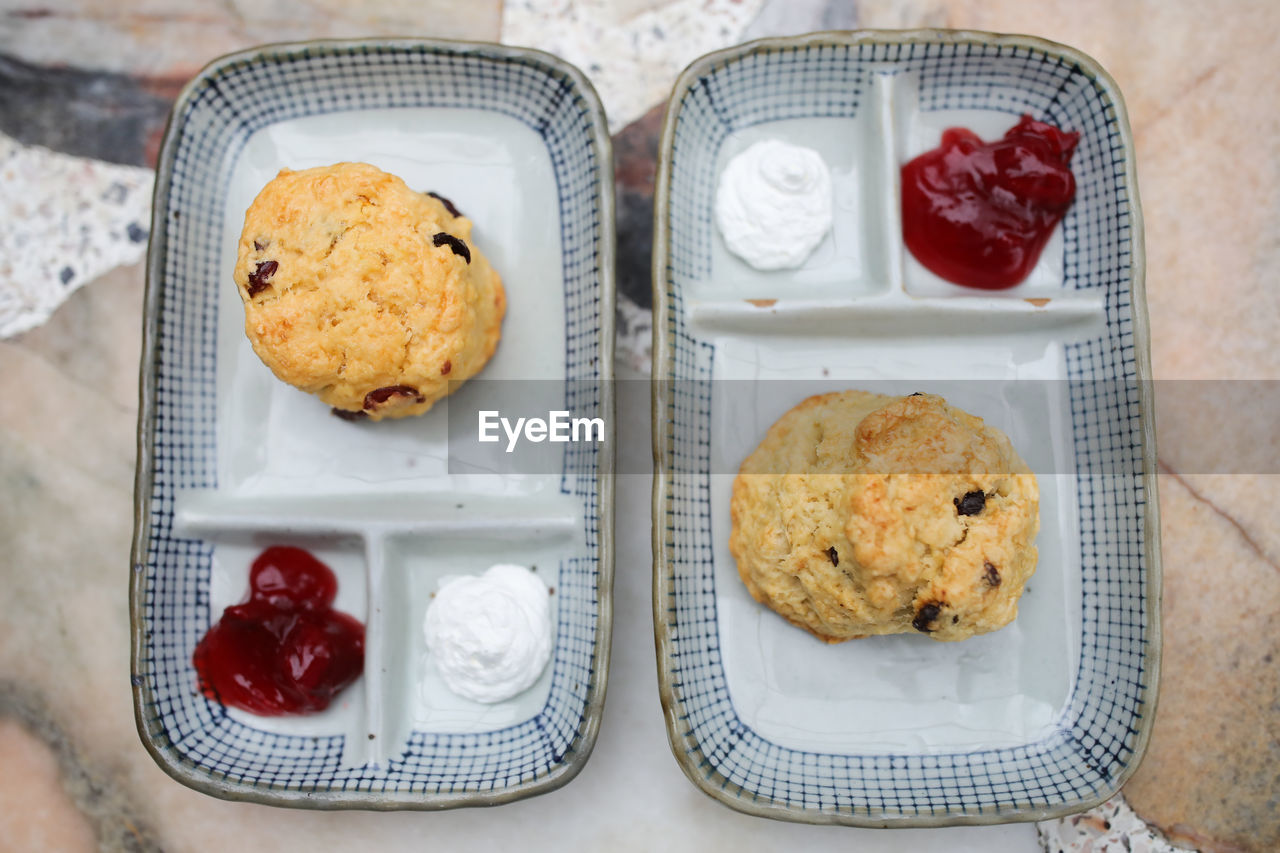 HIGH ANGLE VIEW OF COOKIES IN PLATE ON TRAY
