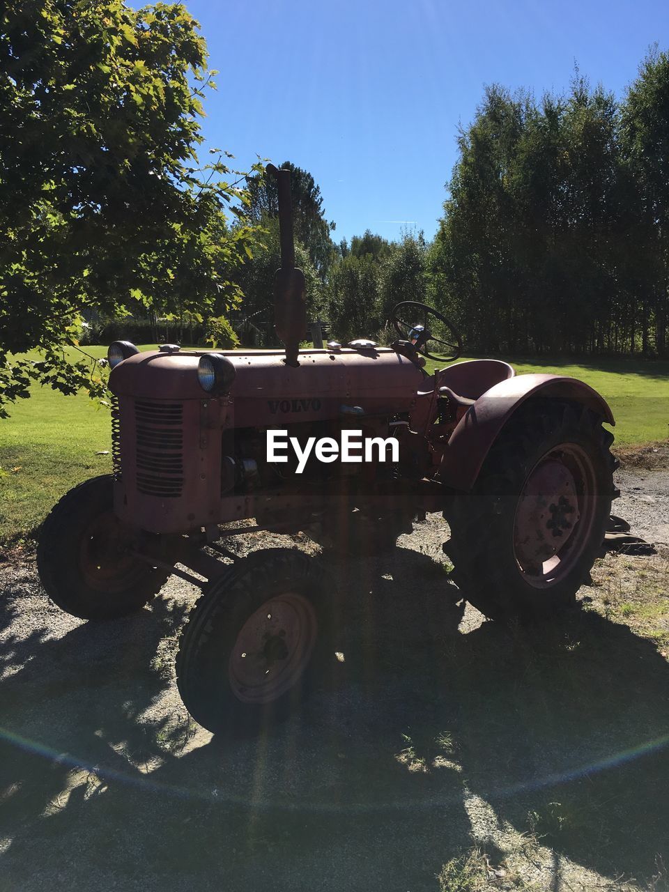 SIDE VIEW OF TRUCK ON ROAD