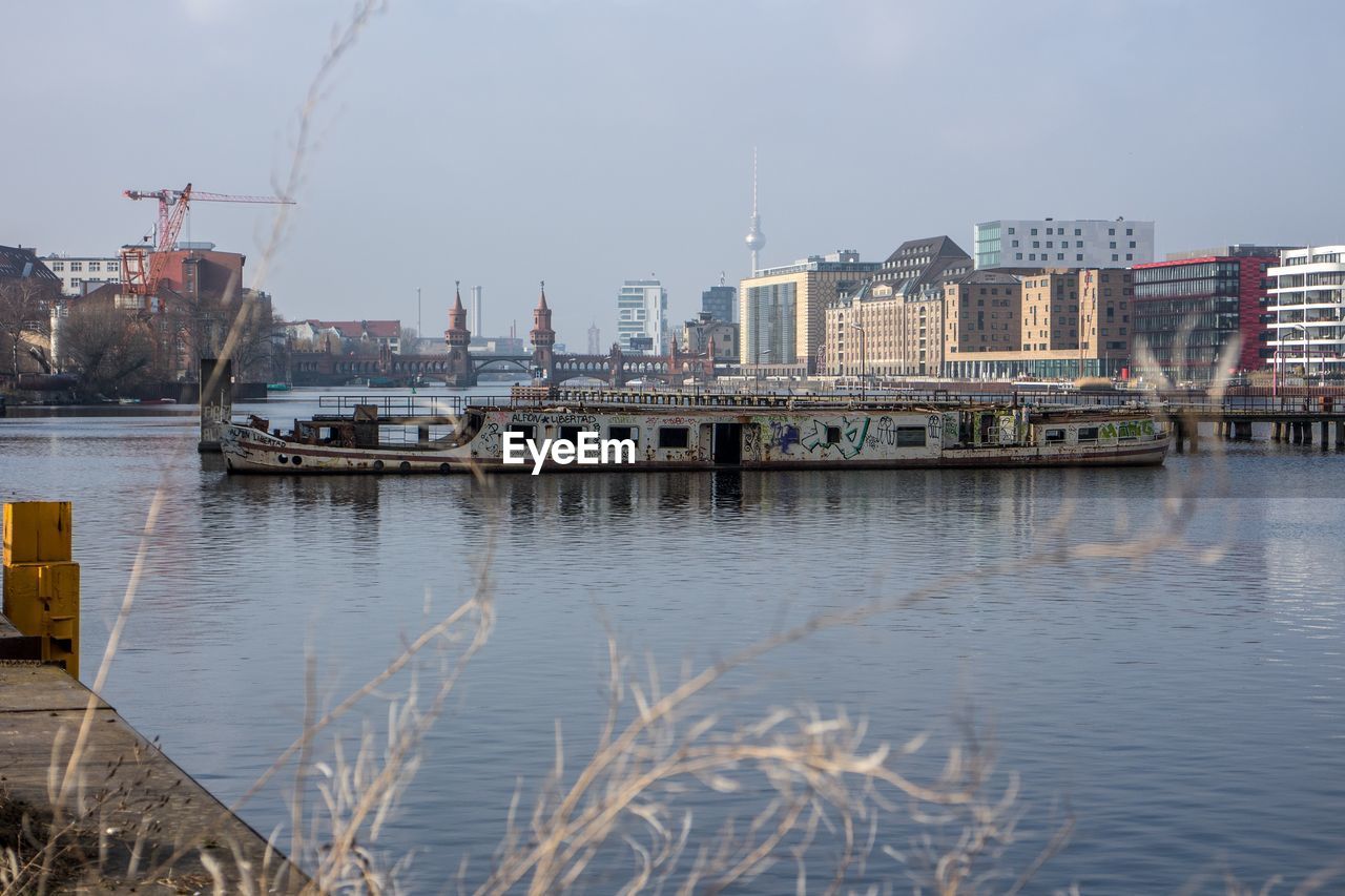 VIEW OF RIVER IN CITY