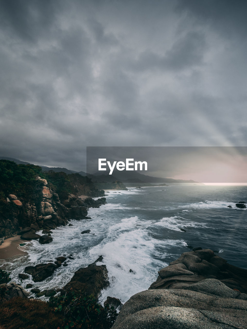 PANORAMIC VIEW OF SEA AGAINST SKY