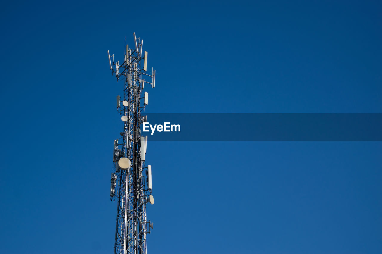 LOW ANGLE VIEW OF COMMUNICATIONS TOWER AGAINST CLEAR SKY