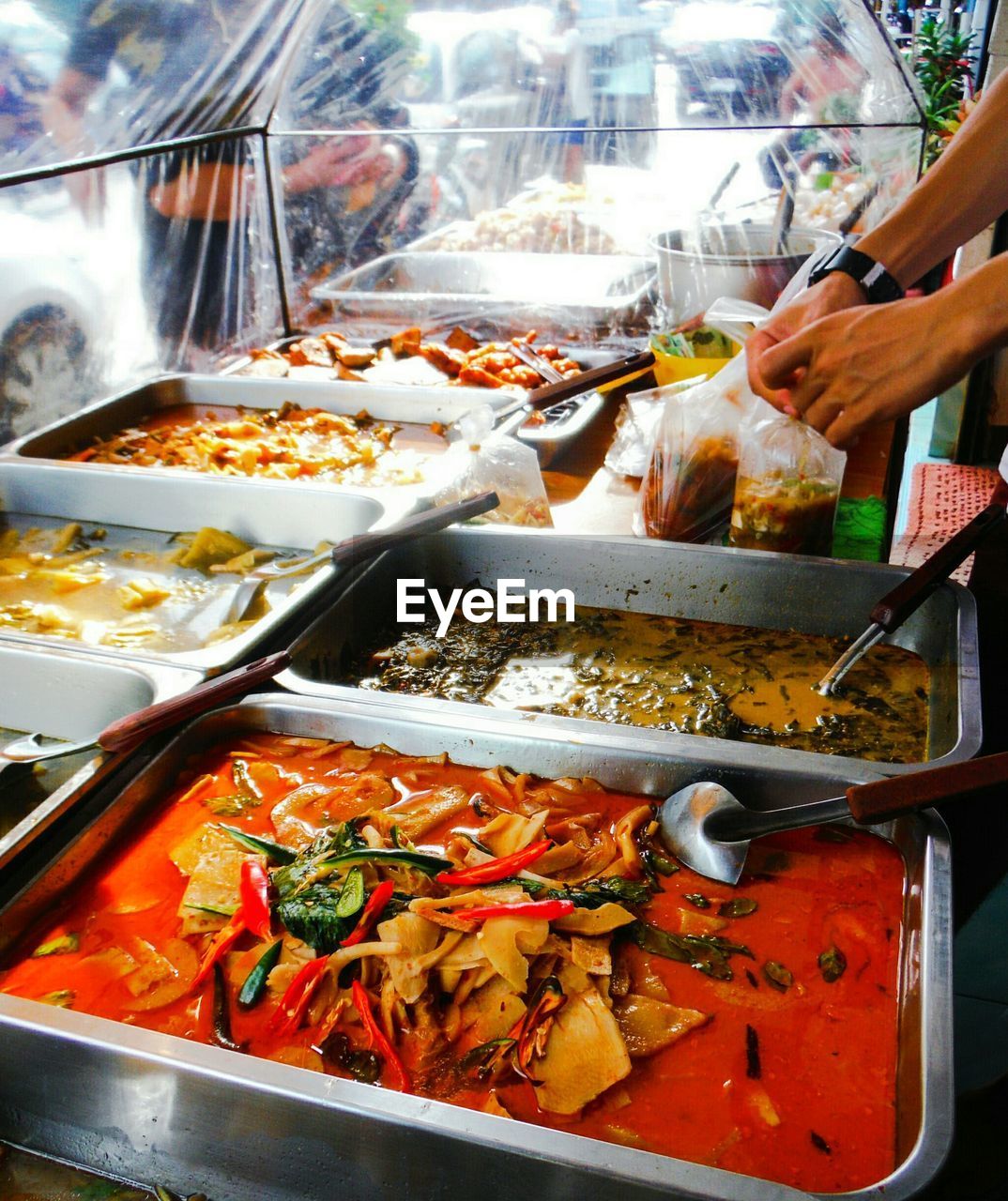 HIGH ANGLE VIEW OF FOOD IN CONTAINER