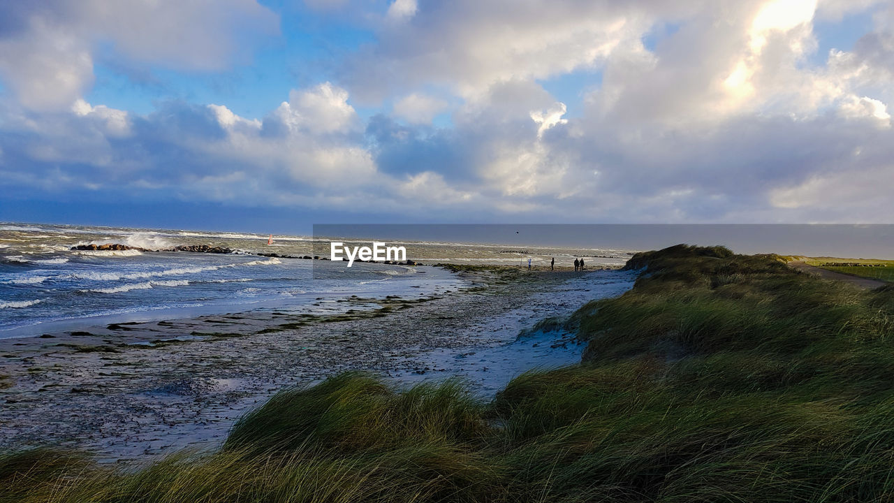 PANORAMIC VIEW OF BEACH AGAINST SKY