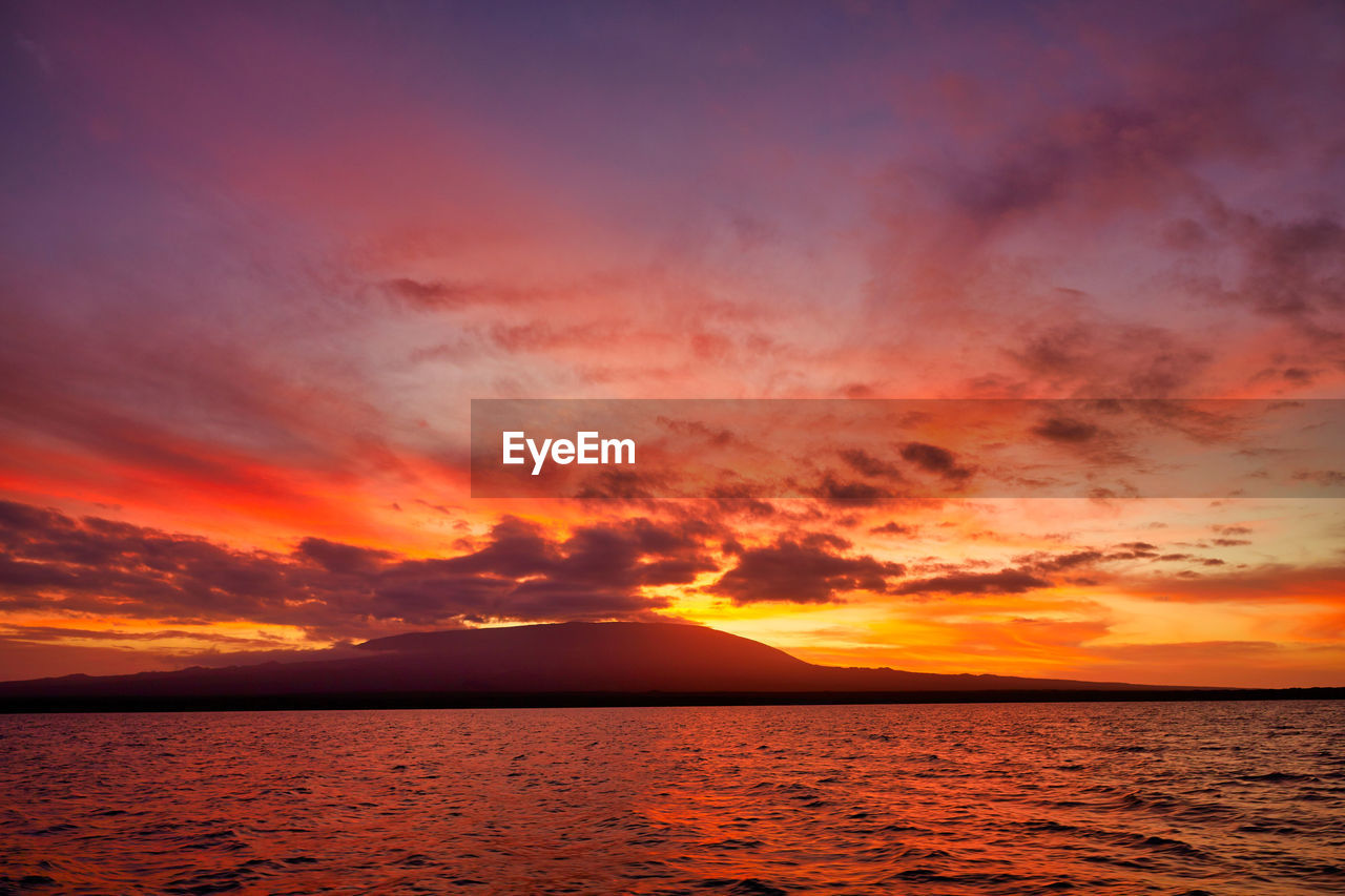 SCENIC VIEW OF SEA AGAINST ROMANTIC SKY