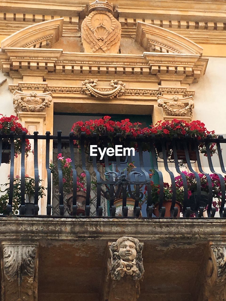 LOW ANGLE VIEW OF STATUE OF FLOWERS