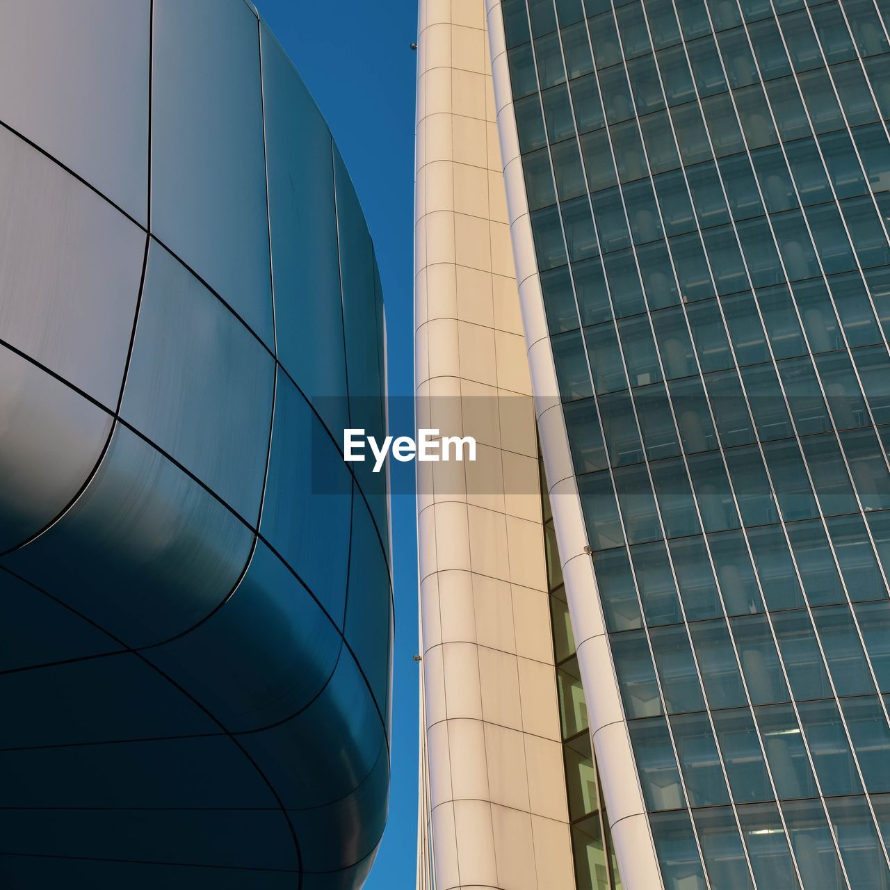 LOW ANGLE VIEW OF MODERN BUILDINGS AGAINST SKY