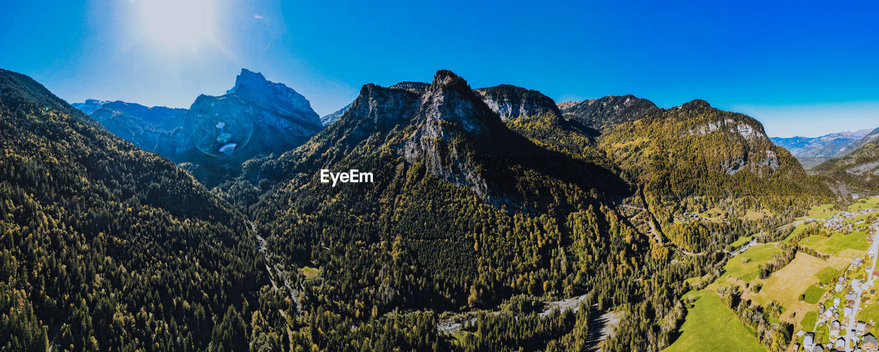 PANORAMIC VIEW OF MAJESTIC MOUNTAINS AGAINST SKY