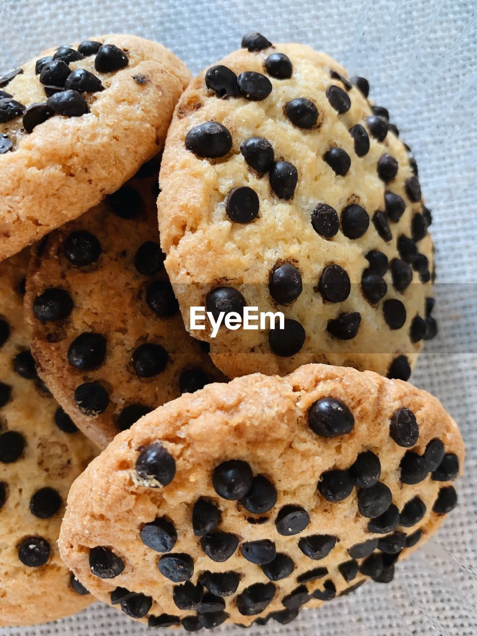 food, food and drink, baked, chocolate chip, sweet food, snack, cookies and crackers, raisin, dried food, chocolate chip cookie, cookie, freshness, dried fruit, no people, close-up, dessert, still life, produce, sweet, indoors, fruit, breakfast, dish, high angle view, blueberry, seed, berry