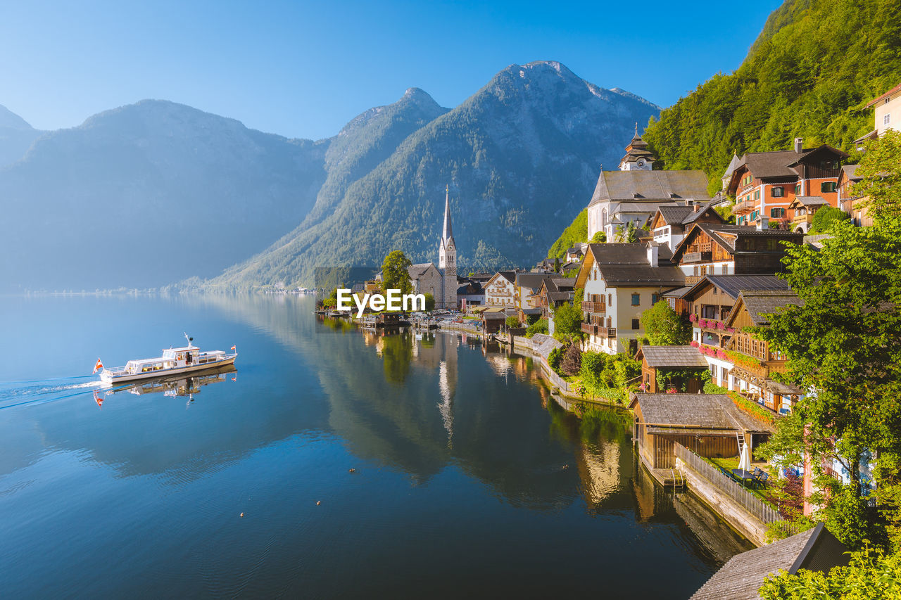 PANORAMIC VIEW OF BUILDINGS AND MOUNTAINS