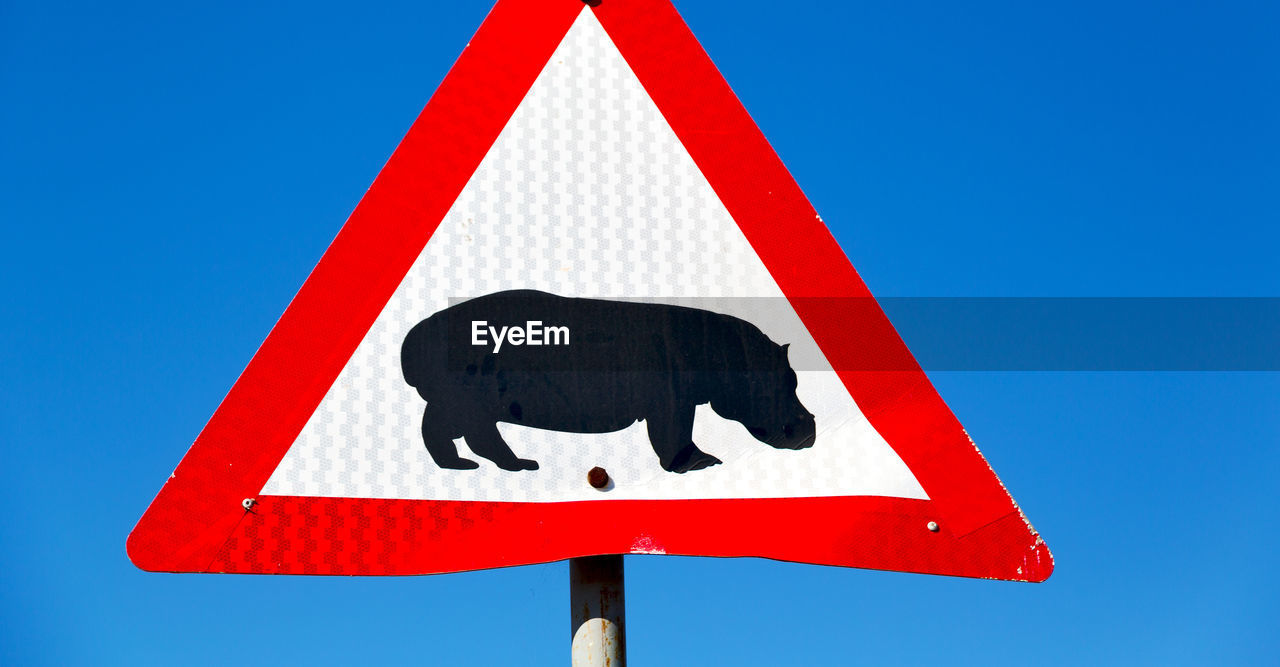 LOW ANGLE VIEW OF ROAD SIGN AGAINST SKY